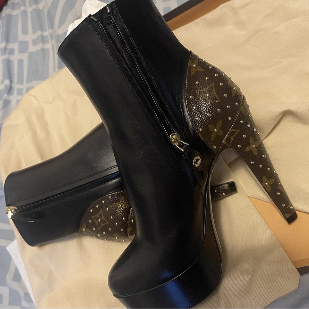 Louis Vuitton Black and Brown Heeled Boots with Animal Print - Picture 6 of 6